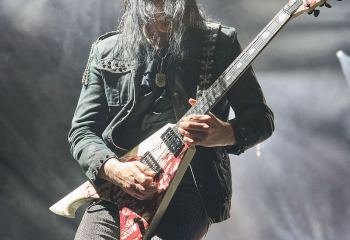 arch-enemy-the-hall-7r504472