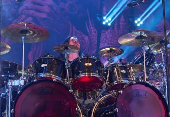 arch-enemy-the-hall-7r504533