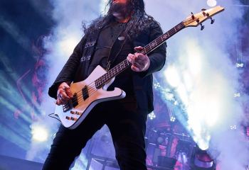 arch-enemy-the-hall-7r504544