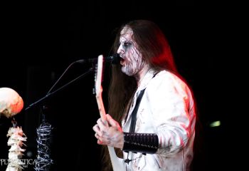 Bedrängnis - Photo by Natalie