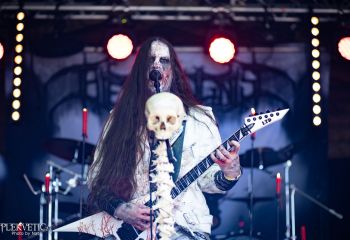 Bedrängnis - Photo by Natalie