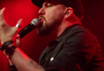 Bloodred Hourglass - Photo By Peti