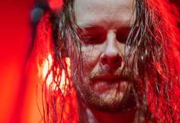 Bloodred Hourglass - Photo By Peti