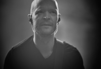 Bloodred Hourglass - Photo By Peti