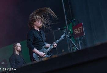 Bloodred Hourglass - Photo by Dänu
