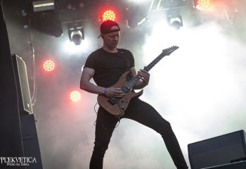Bloodred Hourglass - Photo by Dänu