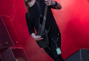 Bloodred Hourglass - Photo by Dänu