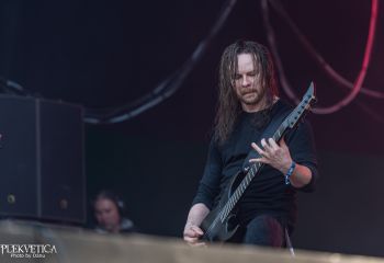 Bloodred Hourglass - Photo by Dänu