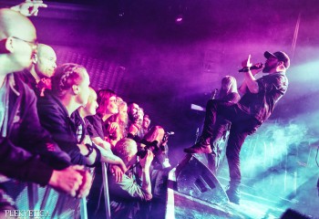 Bloodred Hourglass - Photo by Tuomas