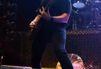 Currents - Photo By Peti