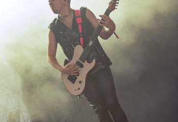 Cyan Kicks - Photo by Dänu