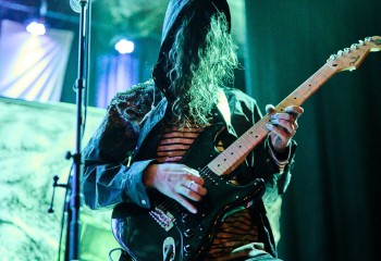 HOULE - Photo By Peti