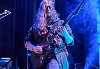 HOULE - Photo By Peti