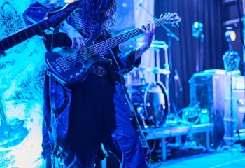 HOULE - Photo By Peti