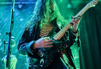 HOULE - Photo By Peti