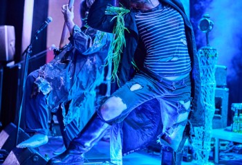 HOULE - Photo By Peti