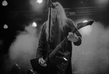 22.35 Hypocrisy - Photo By Peti
