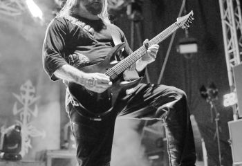 22.35 Hypocrisy - Photo By Peti
