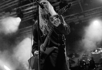22.35 Hypocrisy - Photo By Peti
