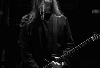 22.35 Hypocrisy - Photo By Peti