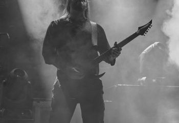 22.35 Hypocrisy - Photo By Peti