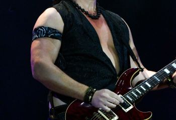 Kissin' Dynamite - Photo by Pat