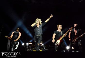 Kissin' Dynamite - Photo by Pat