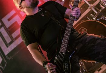 Misaligned - Photo by Dänu