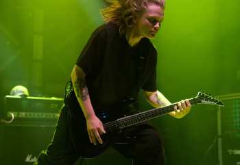 20.00  Neckbreakker - Photo By Peti