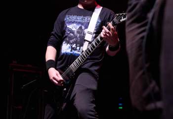 20.00  Neckbreakker - Photo By Peti