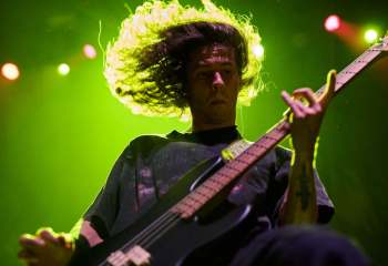 20.00  Neckbreakker - Photo By Peti