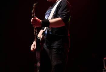 20.00  Neckbreakker - Photo By Peti