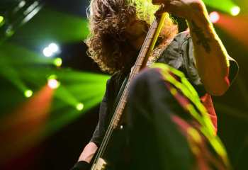 20.00  Neckbreakker - Photo By Peti