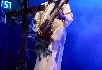 21.55 Non Est Deus - Photo By Peti