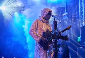 21.55 Non Est Deus - Photo By Peti