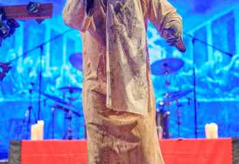 21.55 Non Est Deus - Photo By Peti