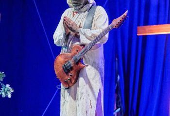 21.55 Non Est Deus - Photo By Peti