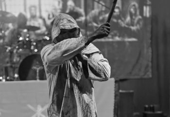 21.55 Non Est Deus - Photo By Peti