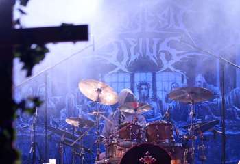 21.55 Non Est Deus - Photo By Peti