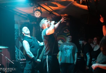 Oral Fistfuck - Photo by Natalie