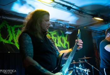 Oral Fistfuck - Photo by Natalie