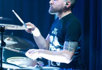 Oral Fistfuck - Photo by Natalie