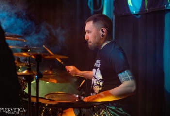 Oral Fistfuck - Photo by Natalie