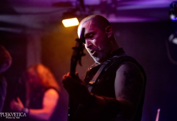 Oral Fistfuck - Photo by Natalie