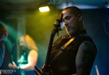 Oral Fistfuck - Photo by Natalie