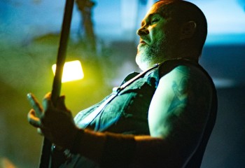 Oral Fistfuck - Photo by Natalie