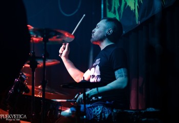 Oral Fistfuck - Photo by Natalie