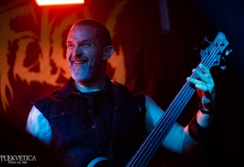 Oral Fistfuck - Photo by Natalie