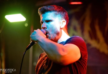 Oral Fistfuck - Photo by Natalie