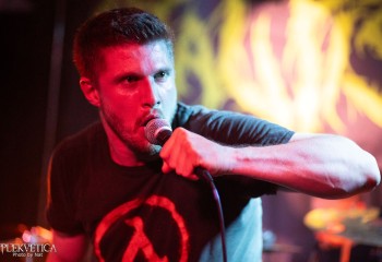 Oral Fistfuck - Photo by Natalie